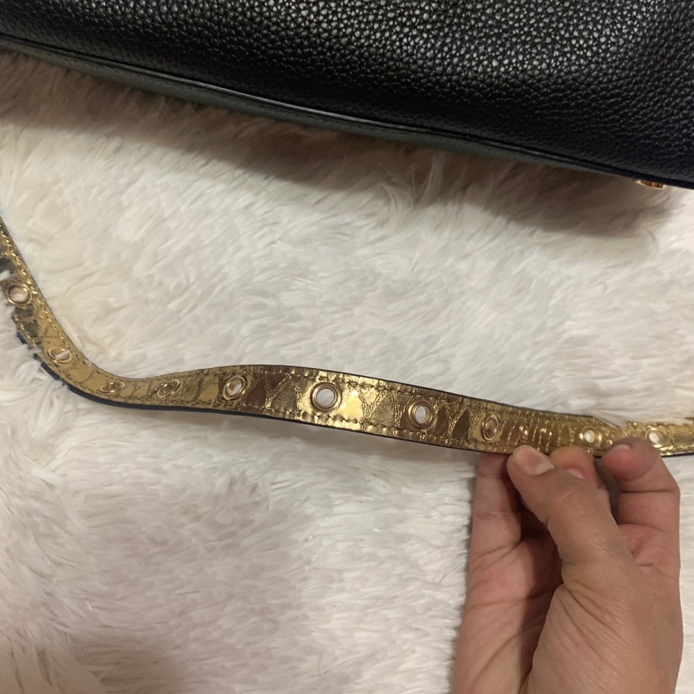 Michael kors metallic gold and black crossbody - Picture 4 of 9